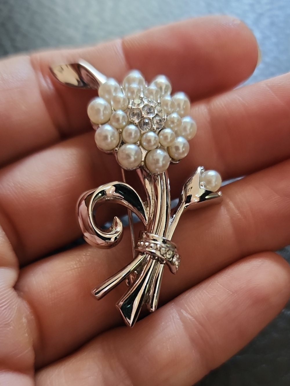 Elegant Pearl and Crystal Flower Brooch - White Pearls, Silver Tone
